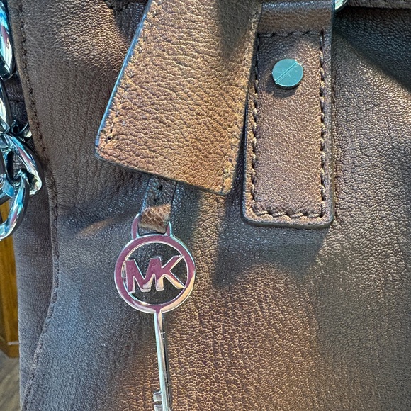 Michael Kors Brown Leather Satchel with Striped Scarf NWOT - Picture 4 of 13